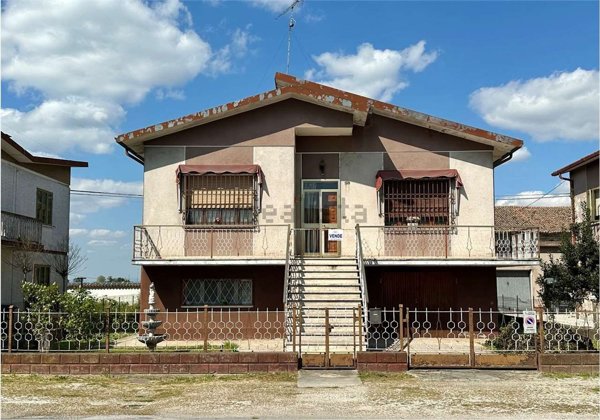 casa indipendente in vendita a Copparo in zona Ambrogio