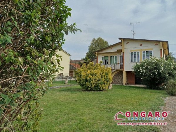 casa indipendente in vendita a Copparo in zona Ambrogio