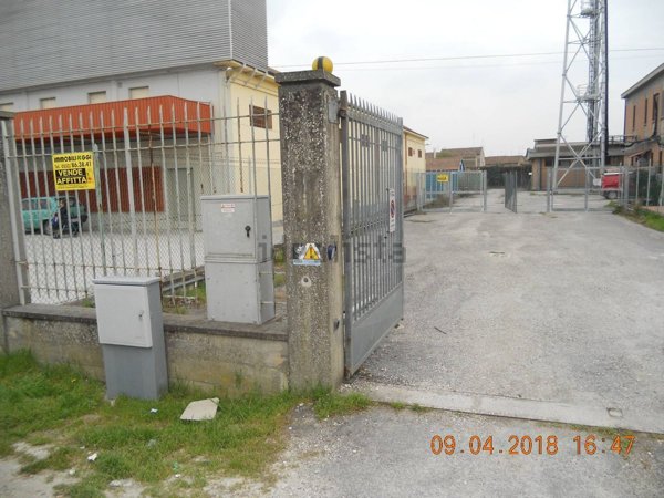 locale di sgombero in vendita a Copparo in zona Coccanile-Cesta