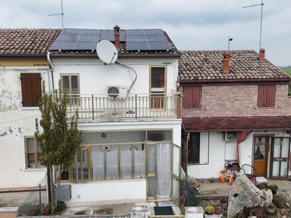 casa indipendente in vendita a Copparo in zona Ambrogio