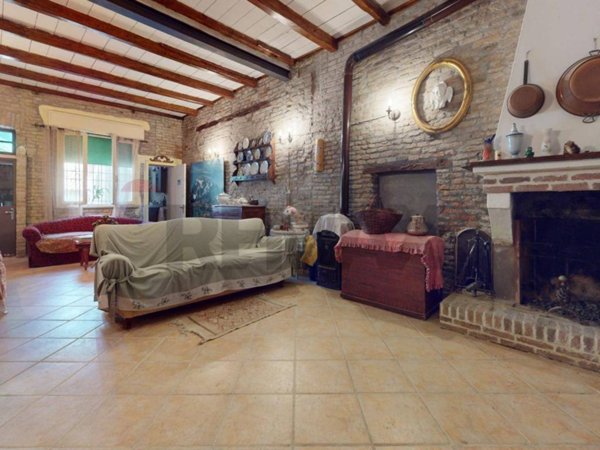 casa indipendente in vendita a Copparo in zona Ambrogio