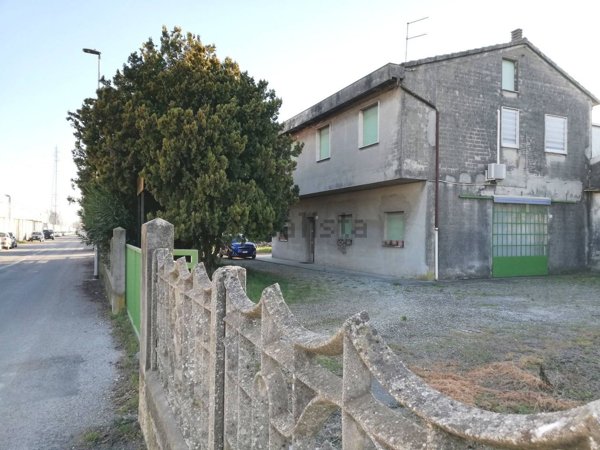 terreno edificabile in vendita a Copparo in zona Ponte San Pietro