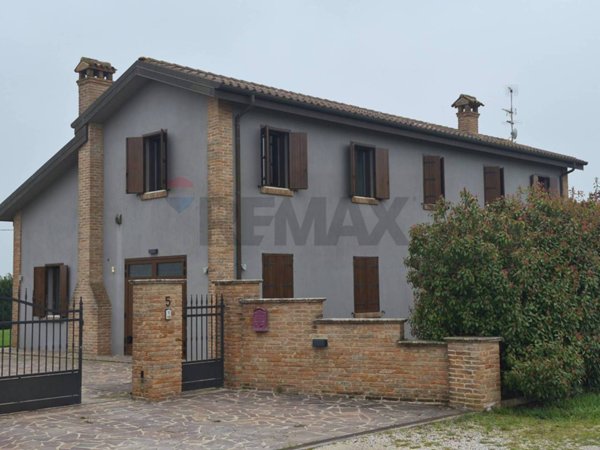 casa indipendente in vendita a Copparo in zona Ambrogio