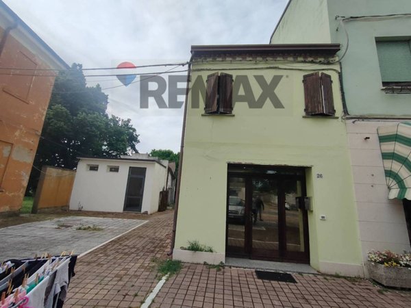casa indipendente in vendita a Copparo in zona Ambrogio