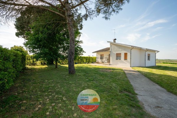 casa indipendente in vendita a Copparo in zona Ambrogio