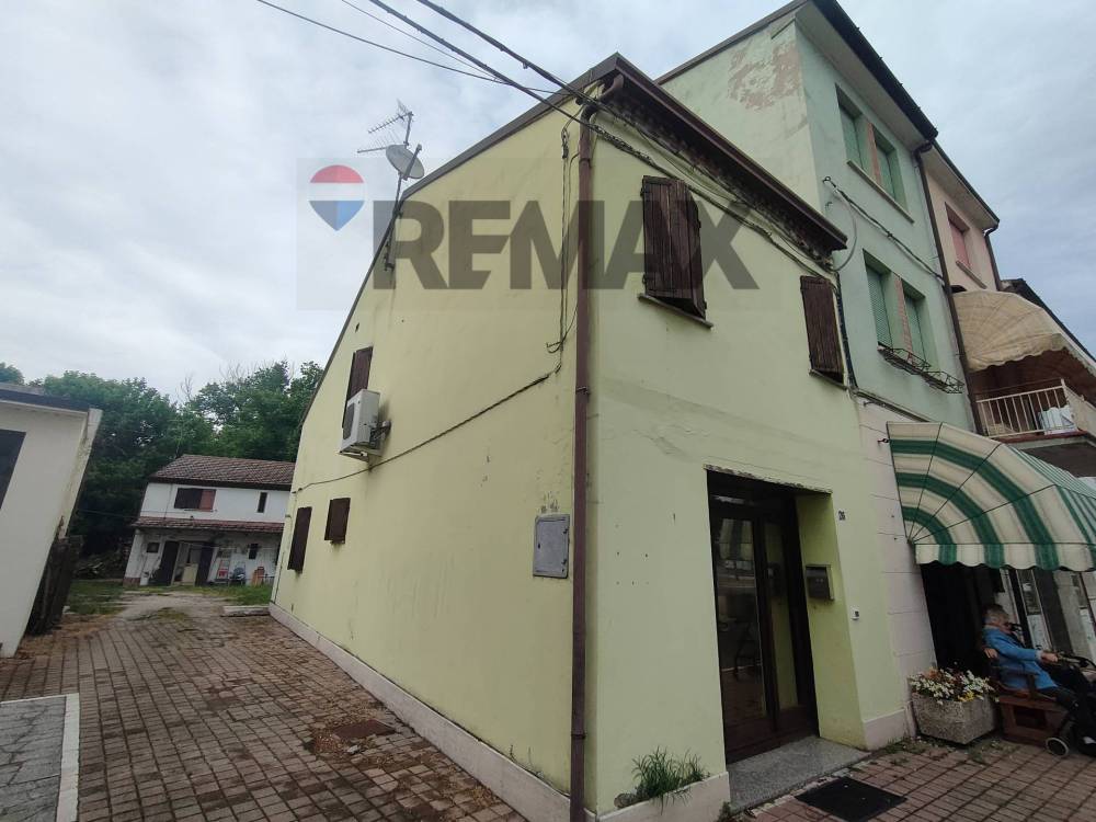 casa indipendente in vendita a Copparo in zona Ambrogio