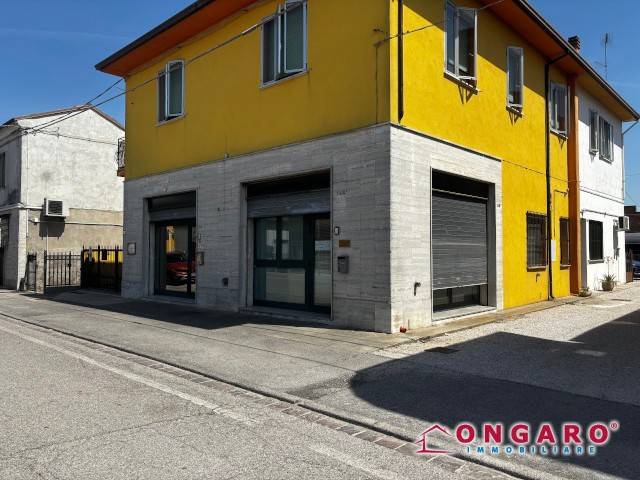 appartamento in vendita a Copparo in zona Ambrogio