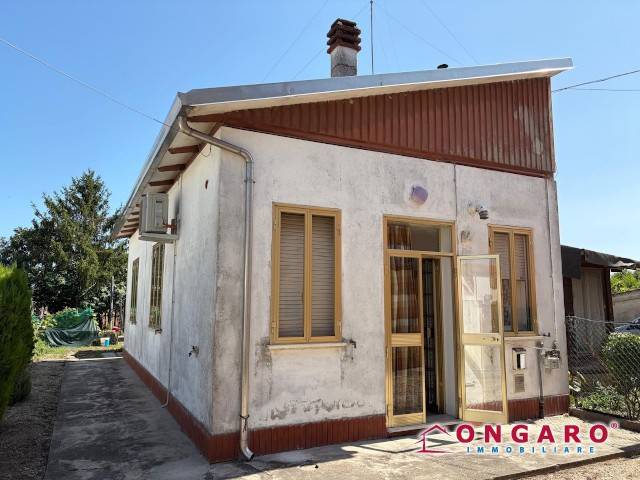casa indipendente in vendita a Copparo in zona Ambrogio