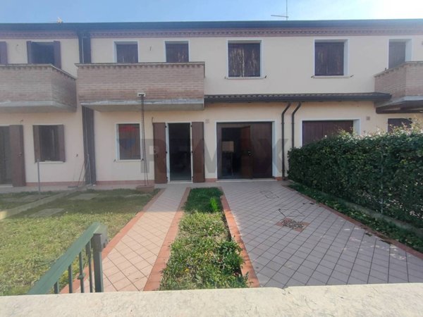 casa indipendente in vendita a Copparo in zona Ponte San Pietro