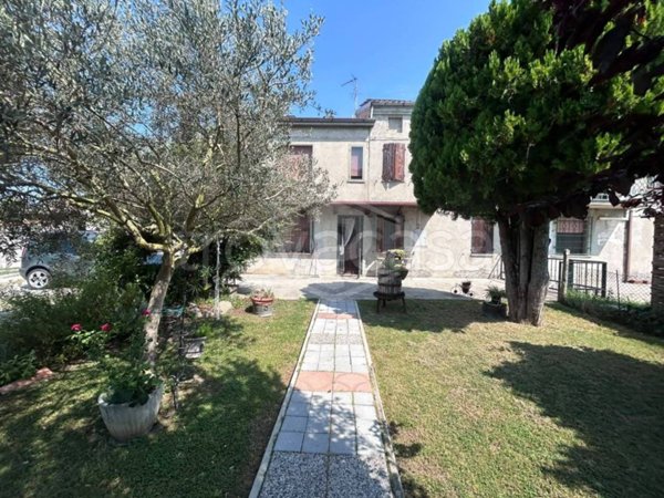 casa indipendente in vendita a Copparo in zona Gradizza