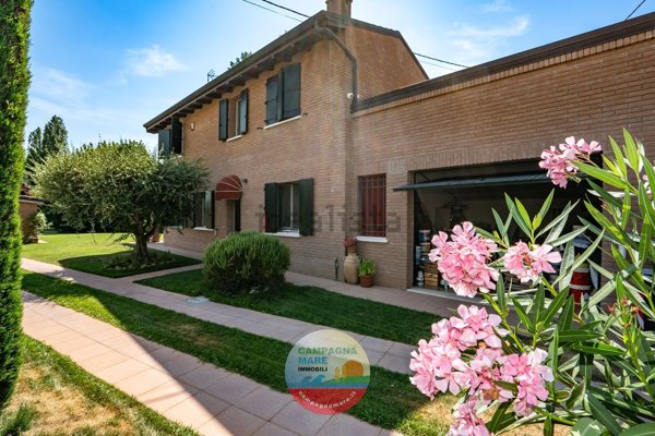 casa indipendente in vendita a Copparo in zona Coccanile-Cesta