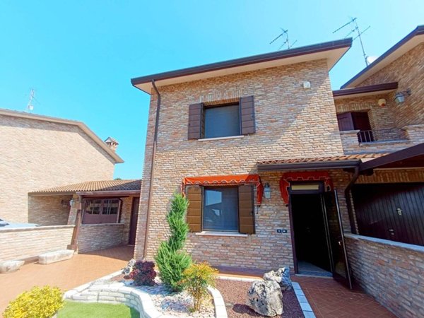 casa indipendente in vendita a Copparo in zona Tamara
