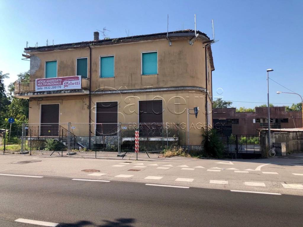 capannone in vendita a Ferrara