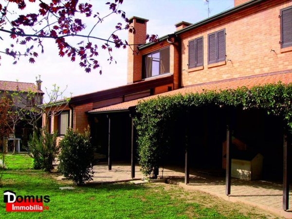 casa indipendente in vendita a Ferrara in zona Corlo