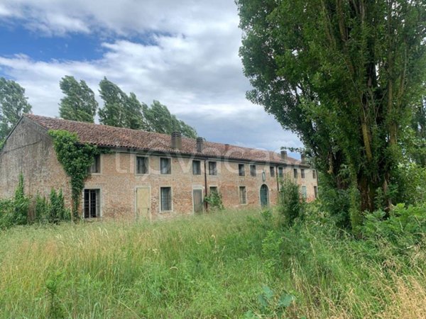 casa indipendente in vendita a Ferrara in zona Contrapò
