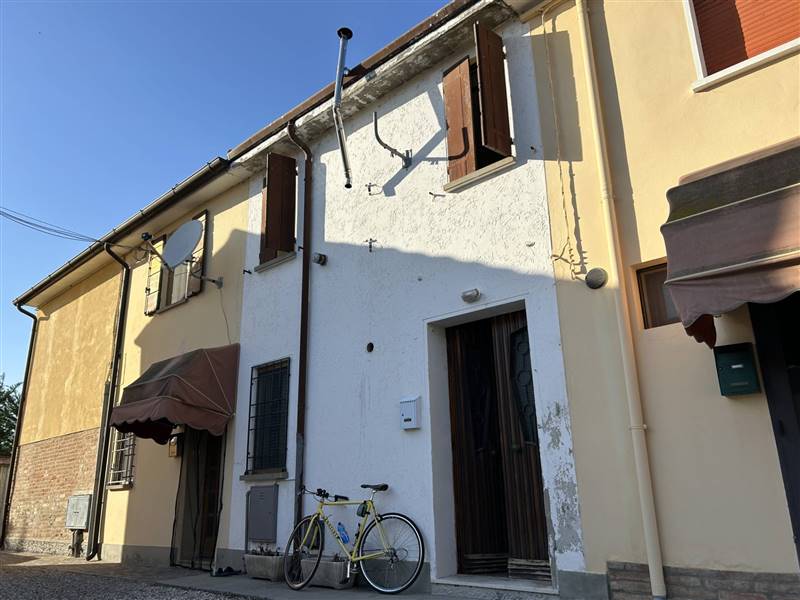 appartamento in vendita a Ferrara in zona Quartesana