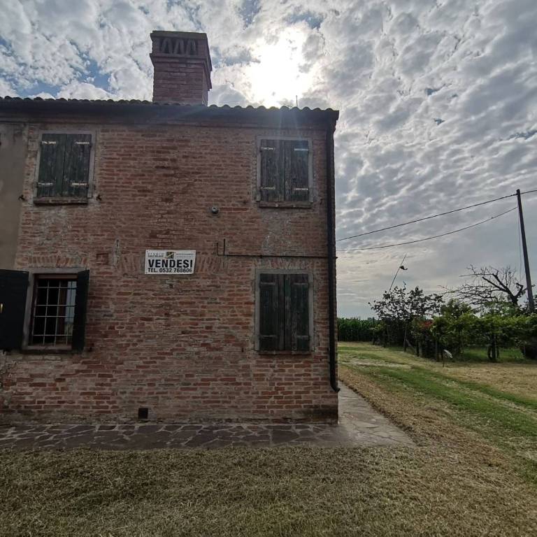 casa indipendente in vendita a Ferrara in zona Baura