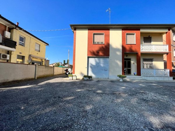 casa indipendente in vendita a Ferrara in zona Quartesana