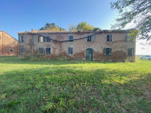 casa indipendente in vendita a Ferrara in zona Centro Storico