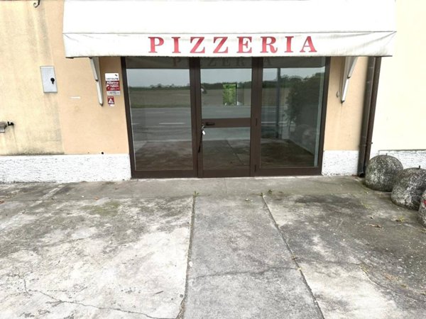 negozio in vendita a Ferrara in zona Correggio
