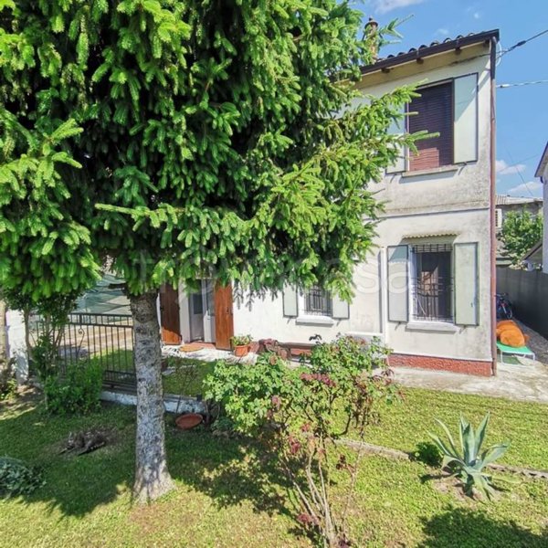 casa indipendente in vendita a Ferrara in zona San Bartolomeo in Bosco