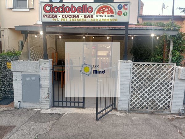 locale commerciale in vendita a Ferrara