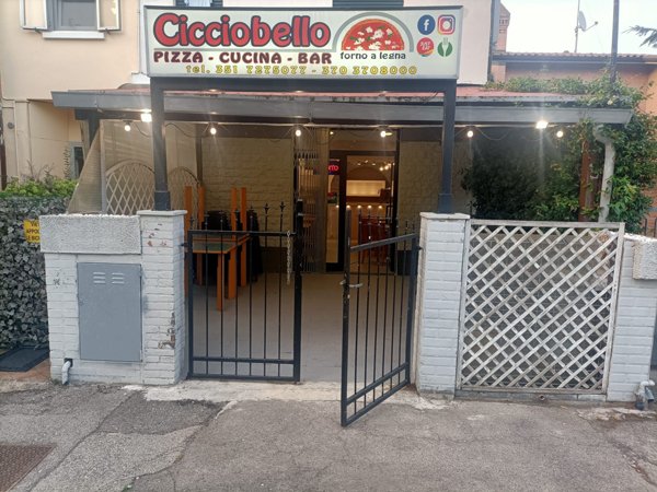 locale commerciale in vendita a Ferrara