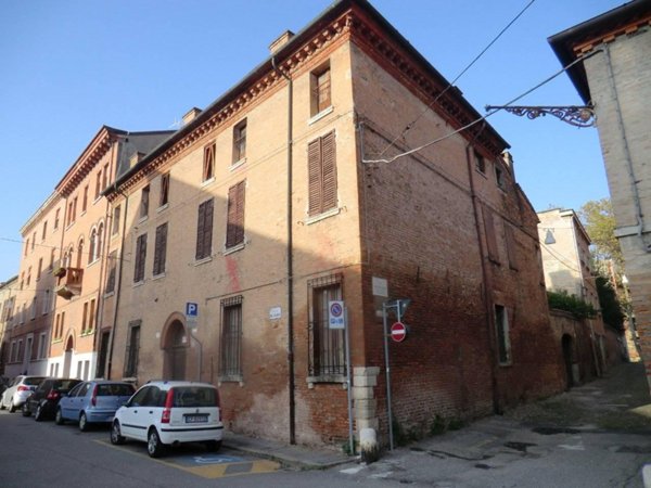 appartamento in vendita a Ferrara in zona Centro Storico