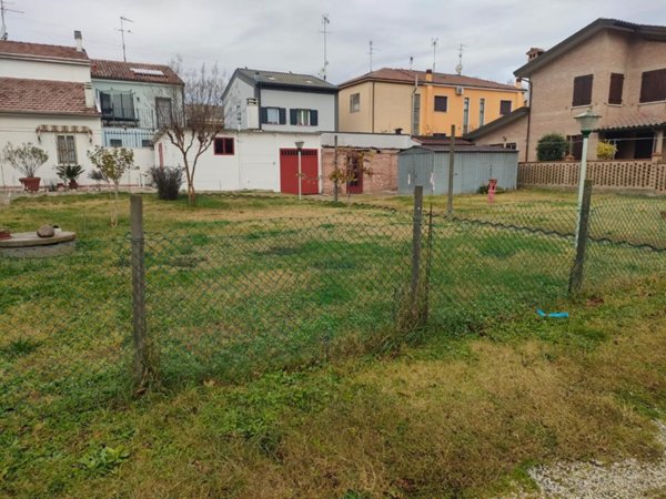 terreno edificabile in vendita a Ferrara in zona Porotto / Cassana
