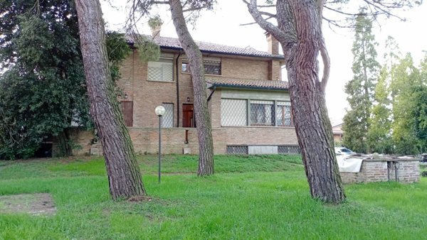 casa indipendente in vendita a Ferrara