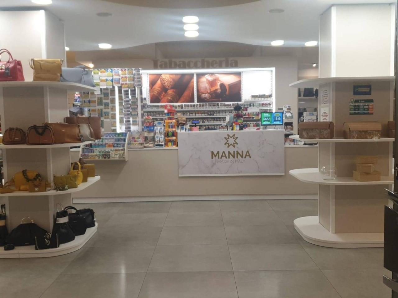 negozio in vendita a Ferrara in zona Centro Storico