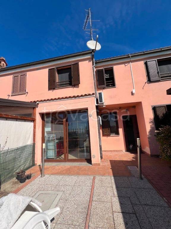 casa indipendente in vendita a Ferrara in zona Baura