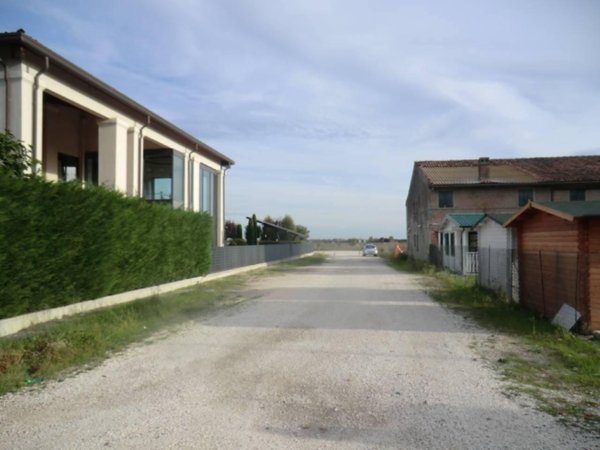 terreno edificabile in vendita a Ferrara