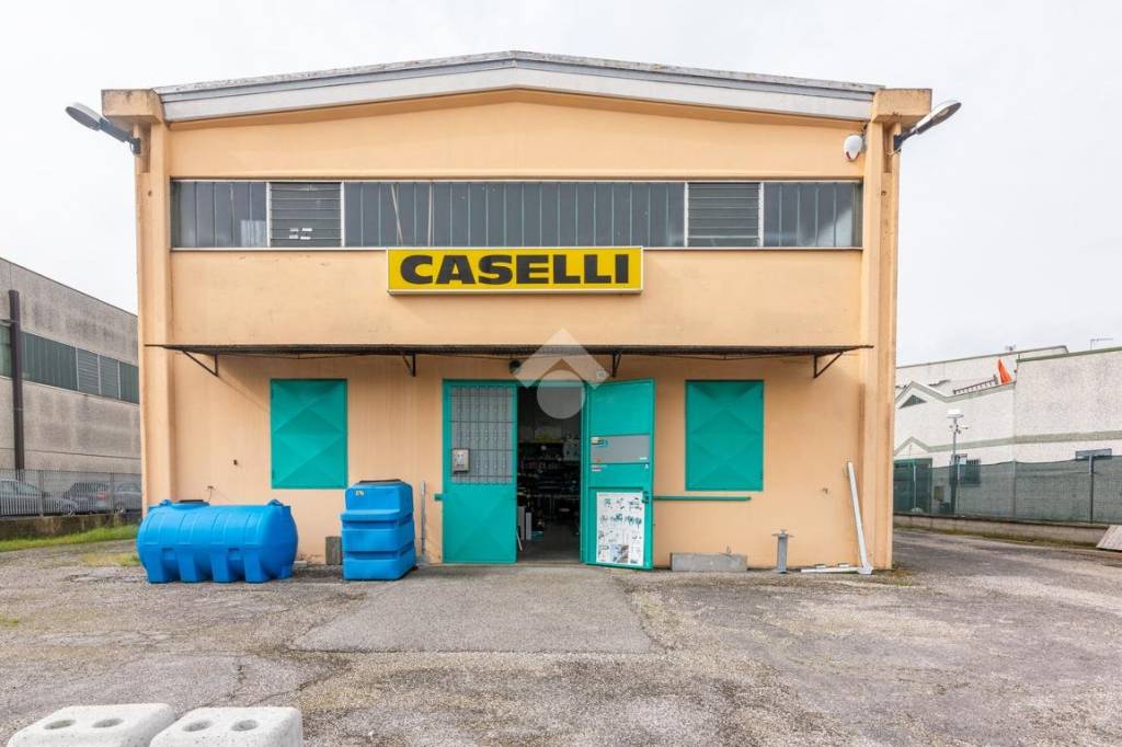 locale di sgombero in vendita a Ferrara in zona Porotto / Cassana