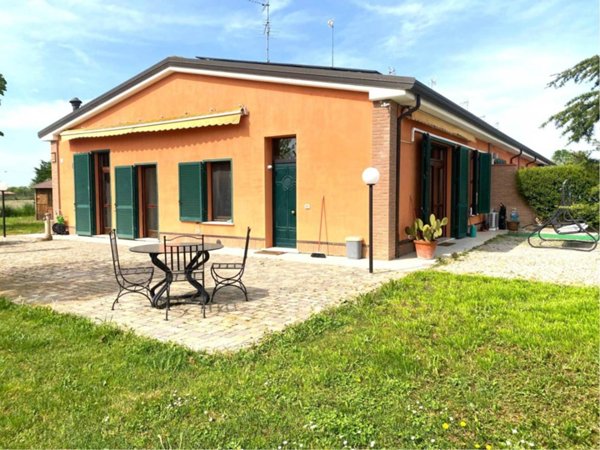 casa indipendente in vendita a Ferrara in zona Villanova