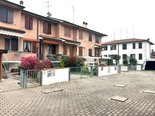 casa indipendente in vendita a Ferrara in zona San Martino