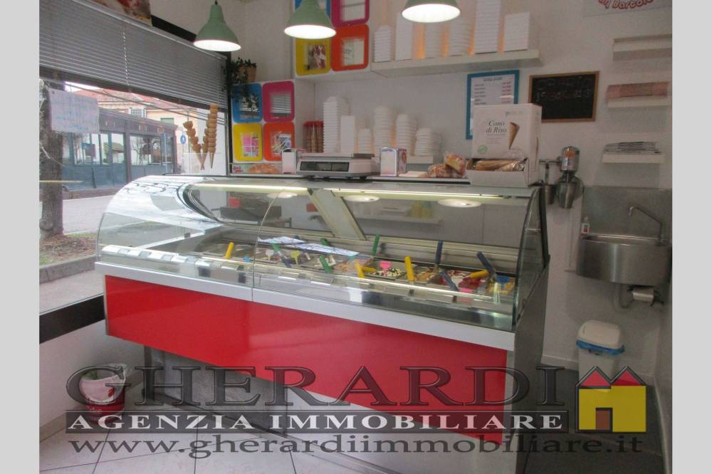 negozio in vendita a Ferrara in zona San Bartolomeo in Bosco
