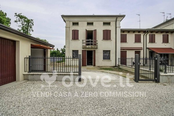 casa indipendente in vendita a Ferrara in zona Aguscello