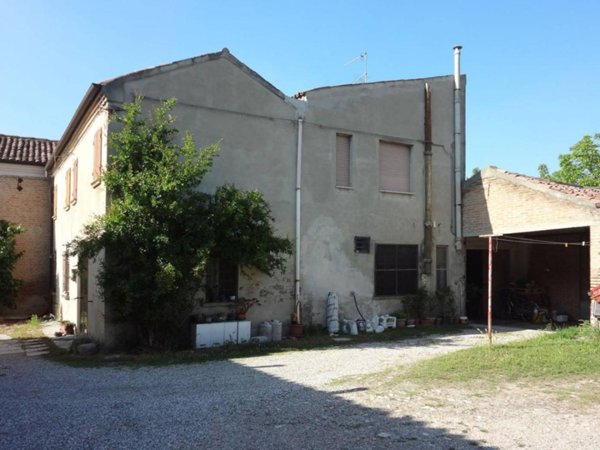 casa indipendente in vendita a Ferrara in zona Baura