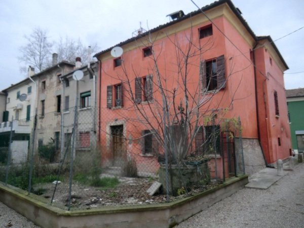 casa indipendente in vendita a Ferrara in zona Marrara