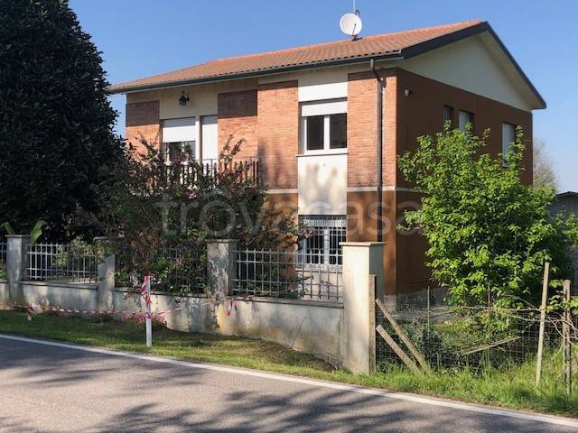 casa indipendente in vendita a Ferrara in zona Contrapò