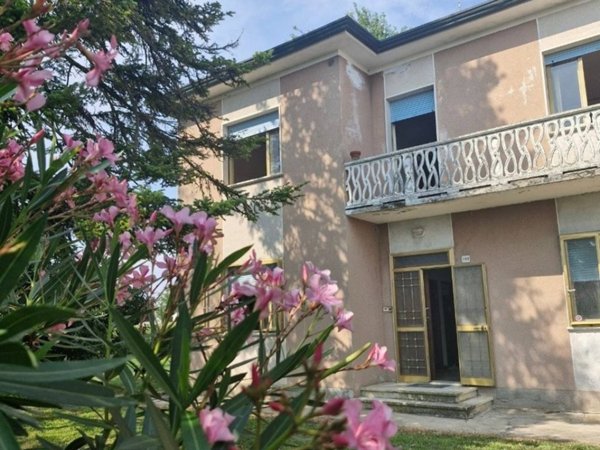 casa indipendente in vendita a Ferrara in zona San Martino