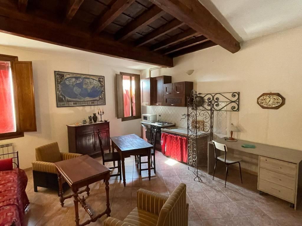 appartamento in vendita a Ferrara in zona Centro Storico