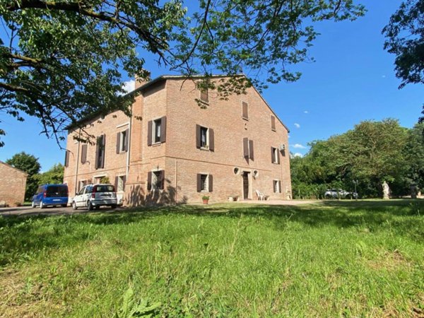 casa indipendente in vendita a Ferrara in zona Centro Storico