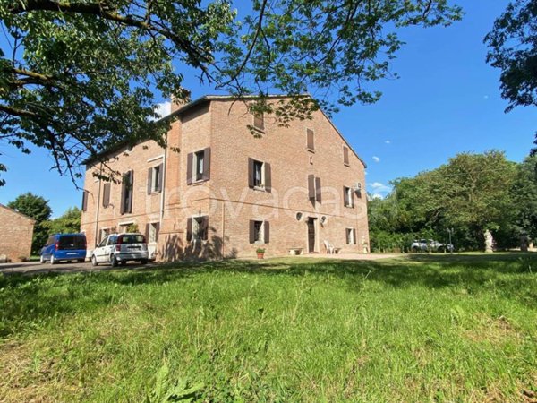 casa indipendente in vendita a Ferrara in zona Centro Storico