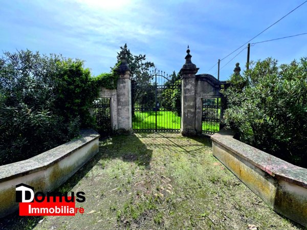 casa indipendente in vendita a Ferrara in zona Contrapò