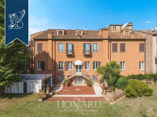 negozio in vendita a Ferrara in zona Centro Storico