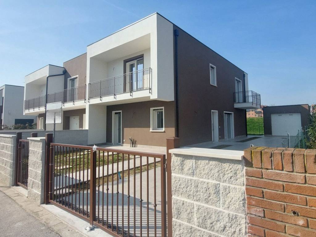 casa indipendente in vendita a Ferrara