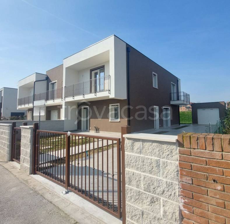 casa indipendente in vendita a Ferrara