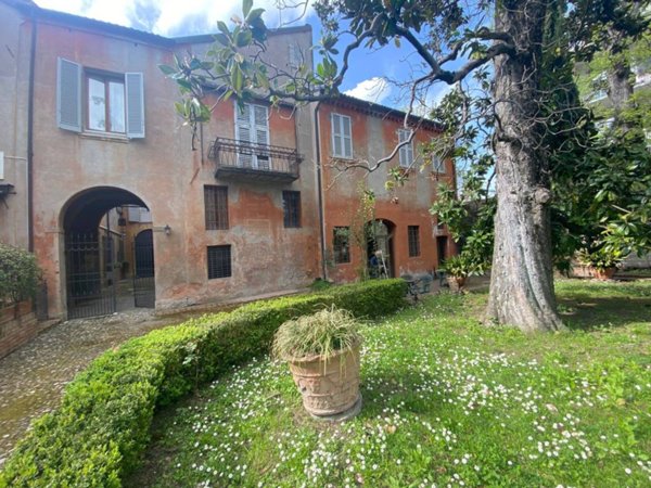 casa indipendente in vendita a Ferrara in zona Centro Storico